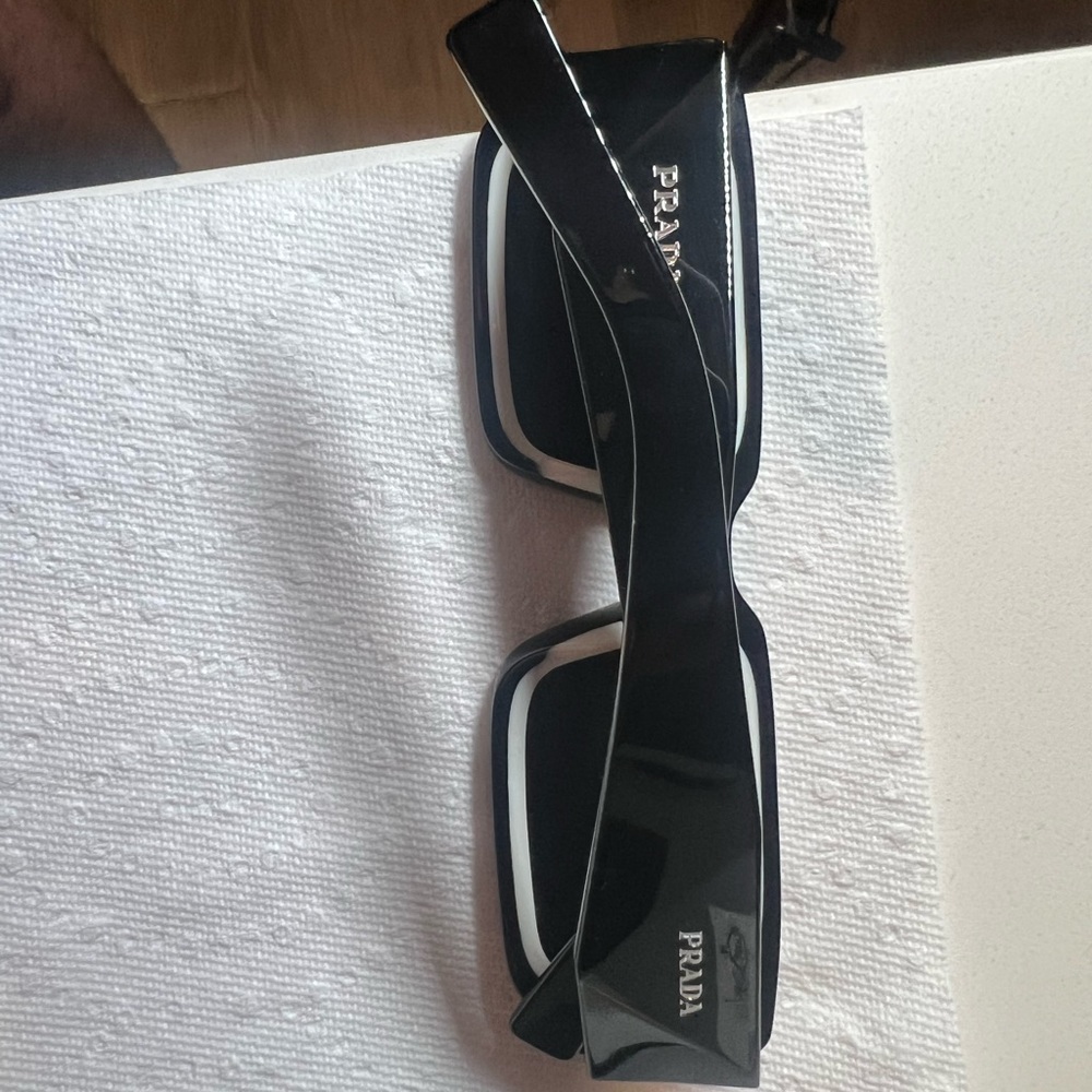 Prada Sun Glasses Blk